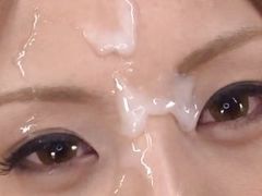 Струйки спермы на ее невинном лице крупным планом